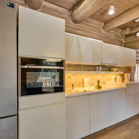 Guest house Forest Hill Shale Yablunytsya